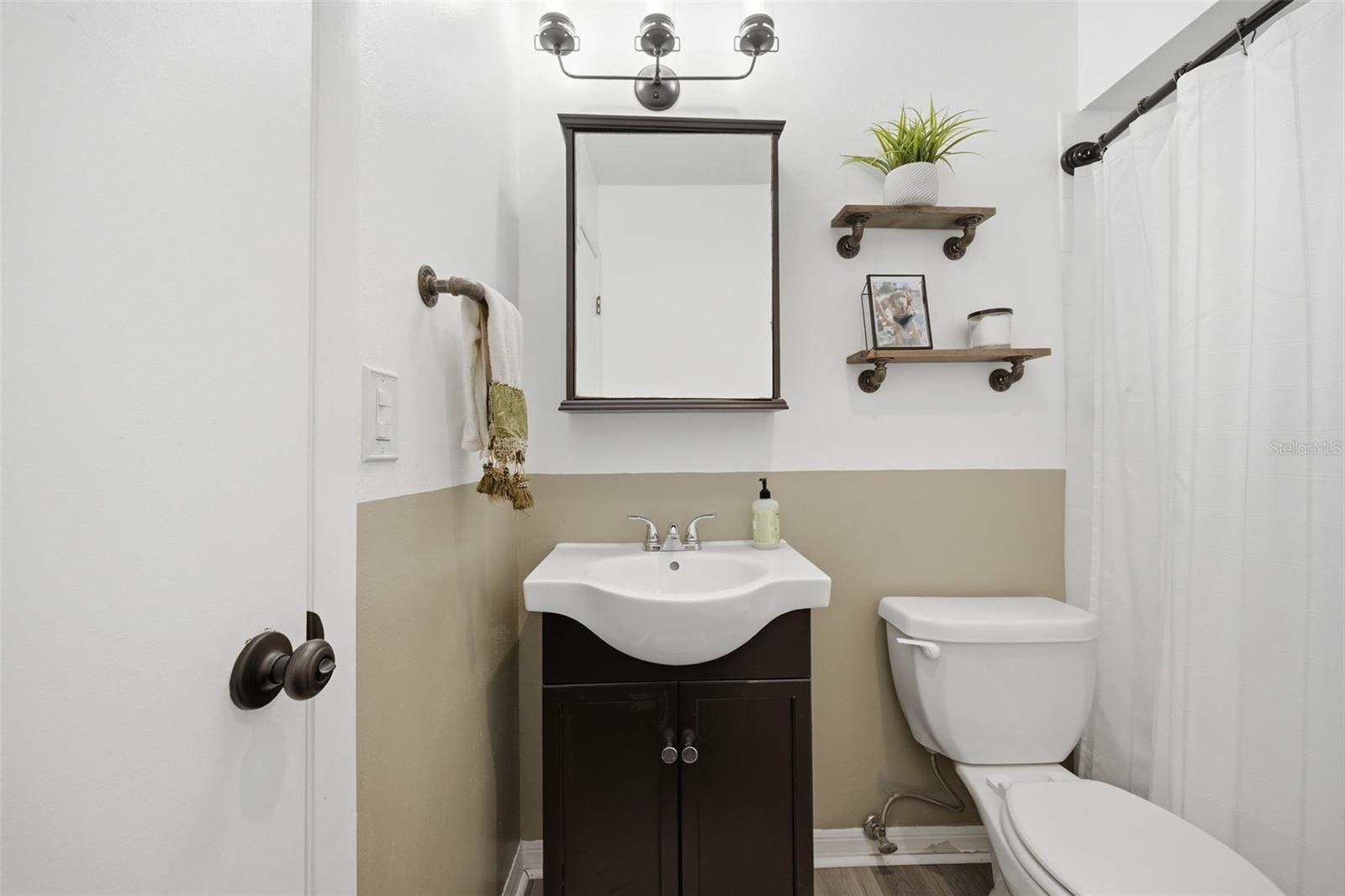 Shower/Tub combo with updated tile!