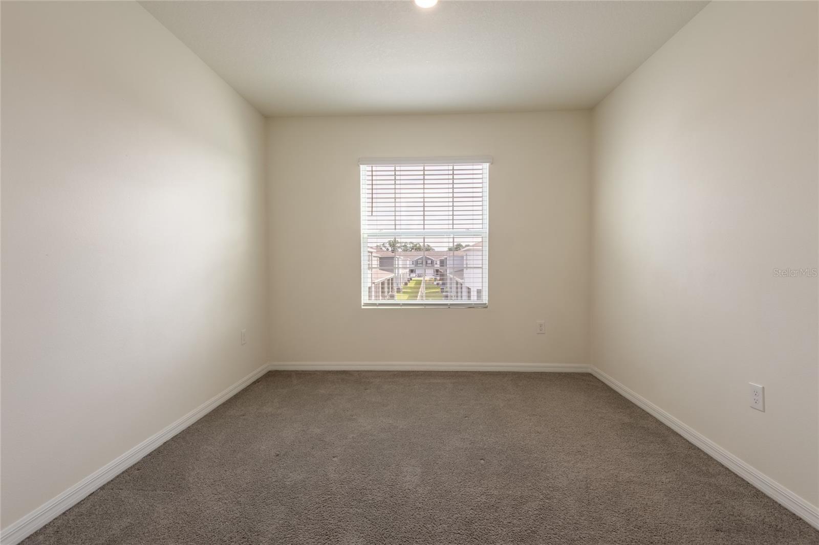TB8518494