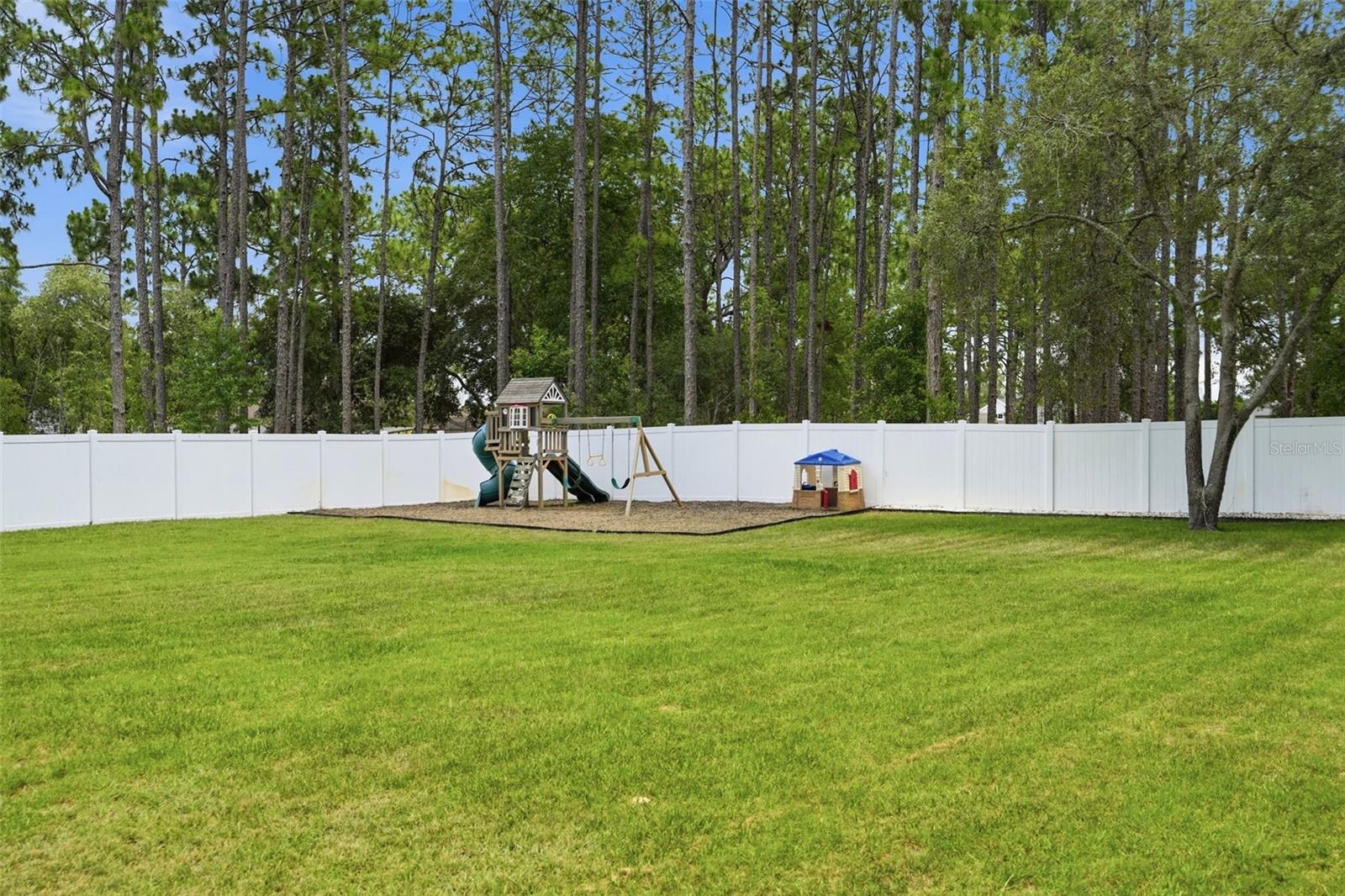 HUGE FENCED YARD!