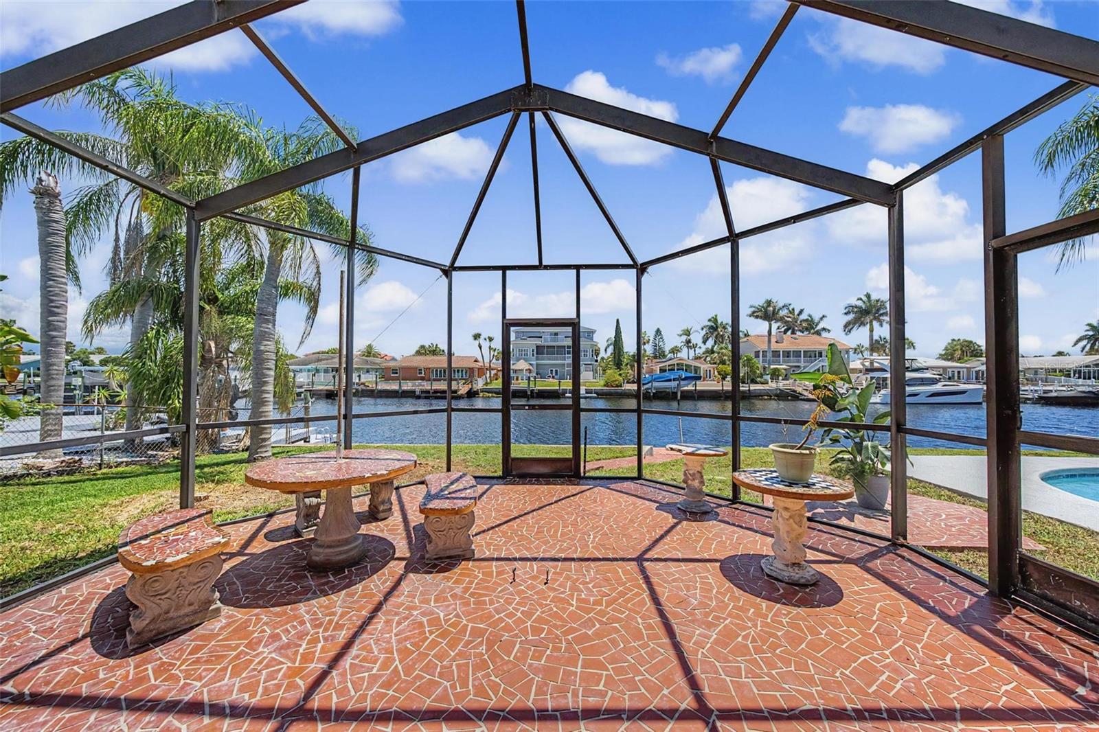 TB8518535