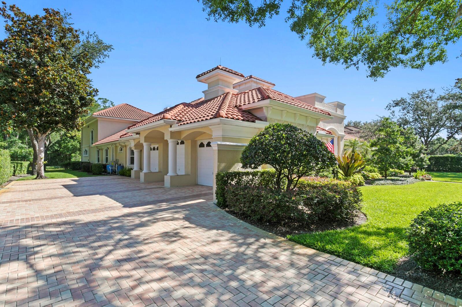 TB8518547