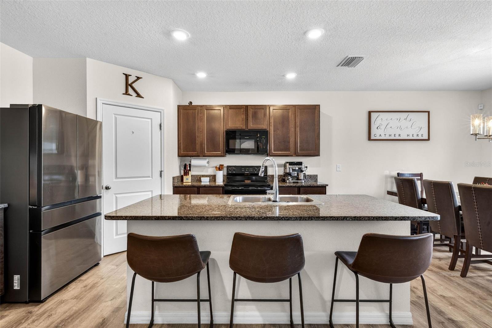 Kitchen with Breakfast Bar