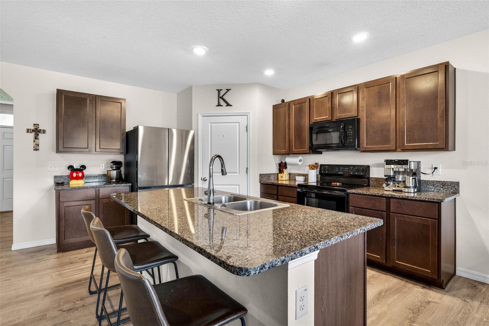 Kitchen with Breakfast Bar