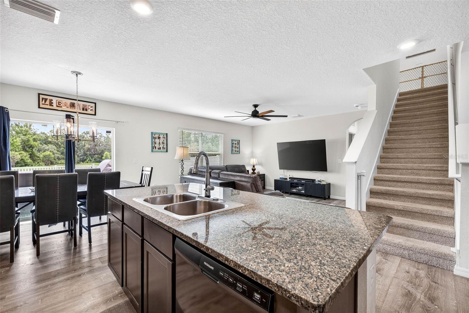 Kitchen with Breakfast Bar