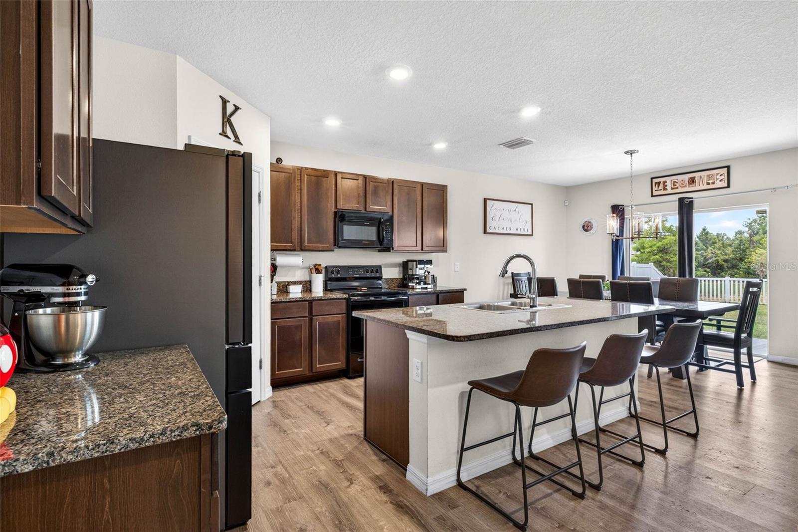 Kitchen with Breakfast Bar