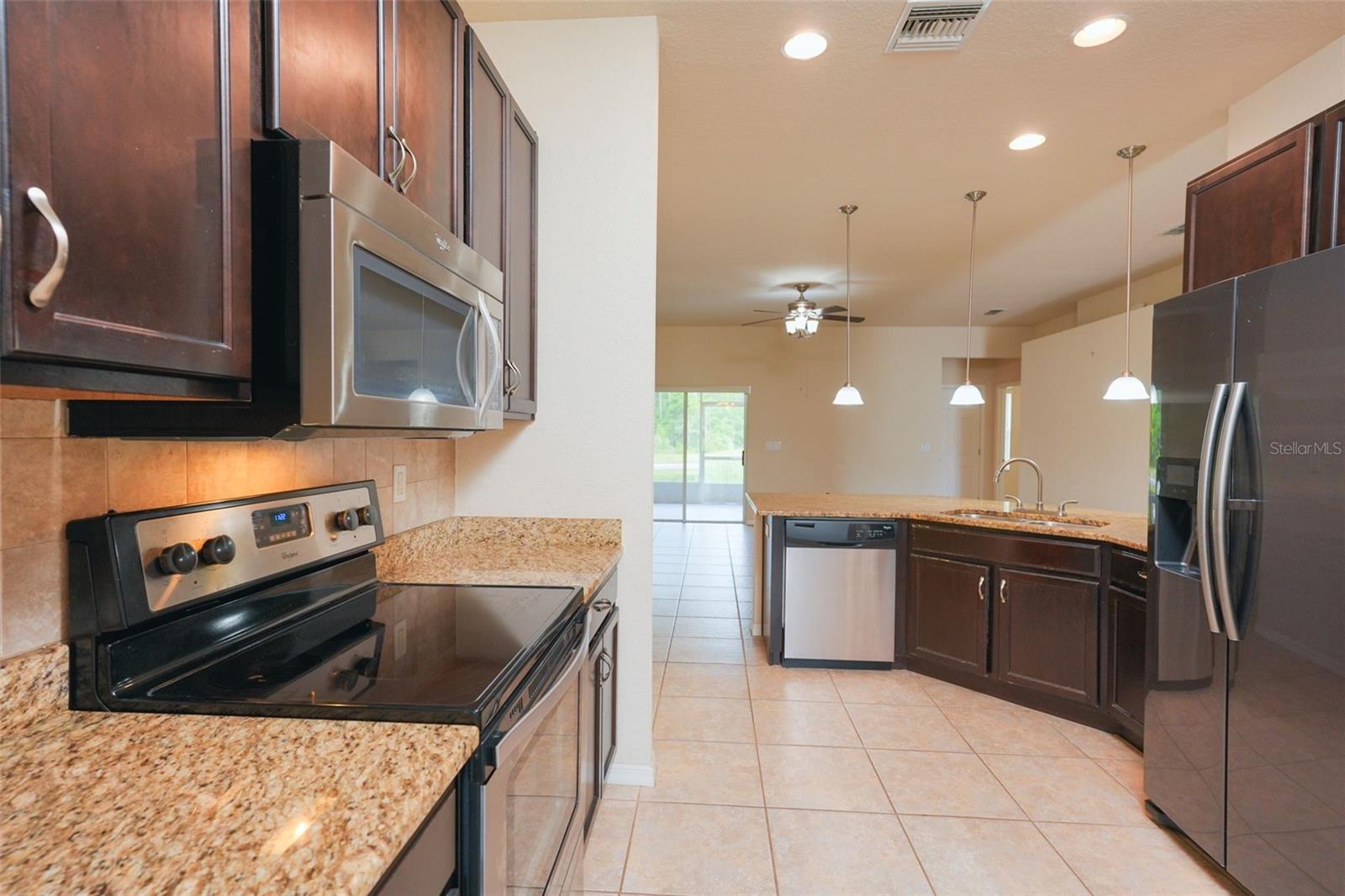TB8518559