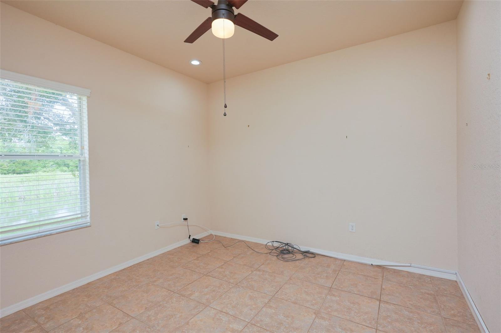 TB8518559