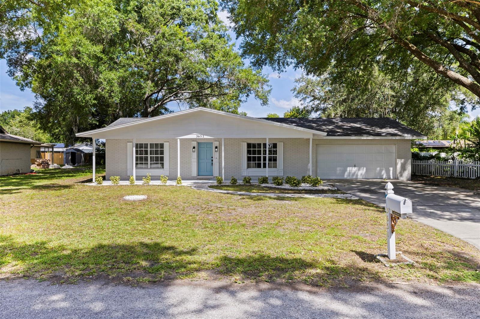 TB8518573