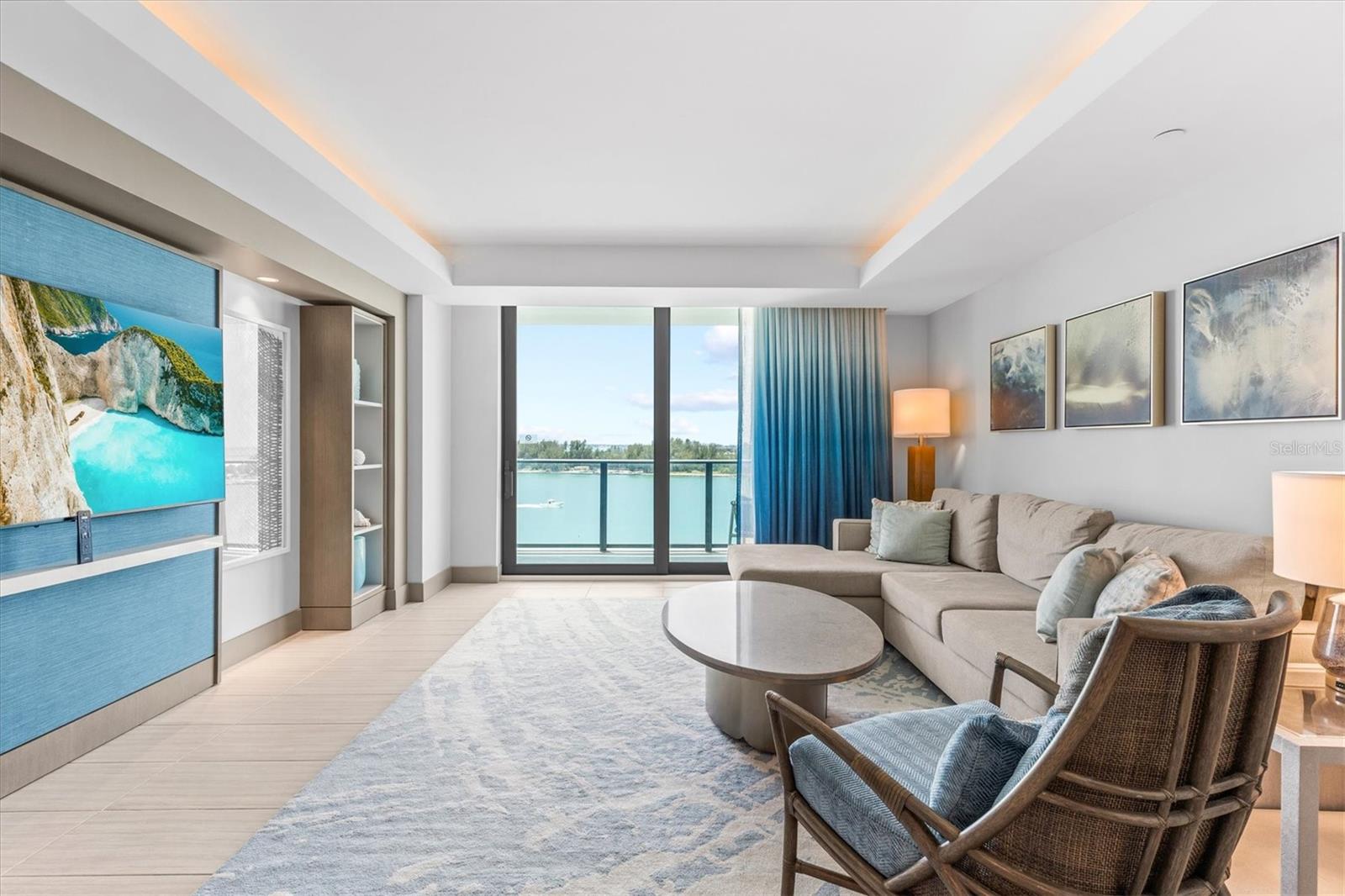Living area with gorgeous views + pull-out sofa