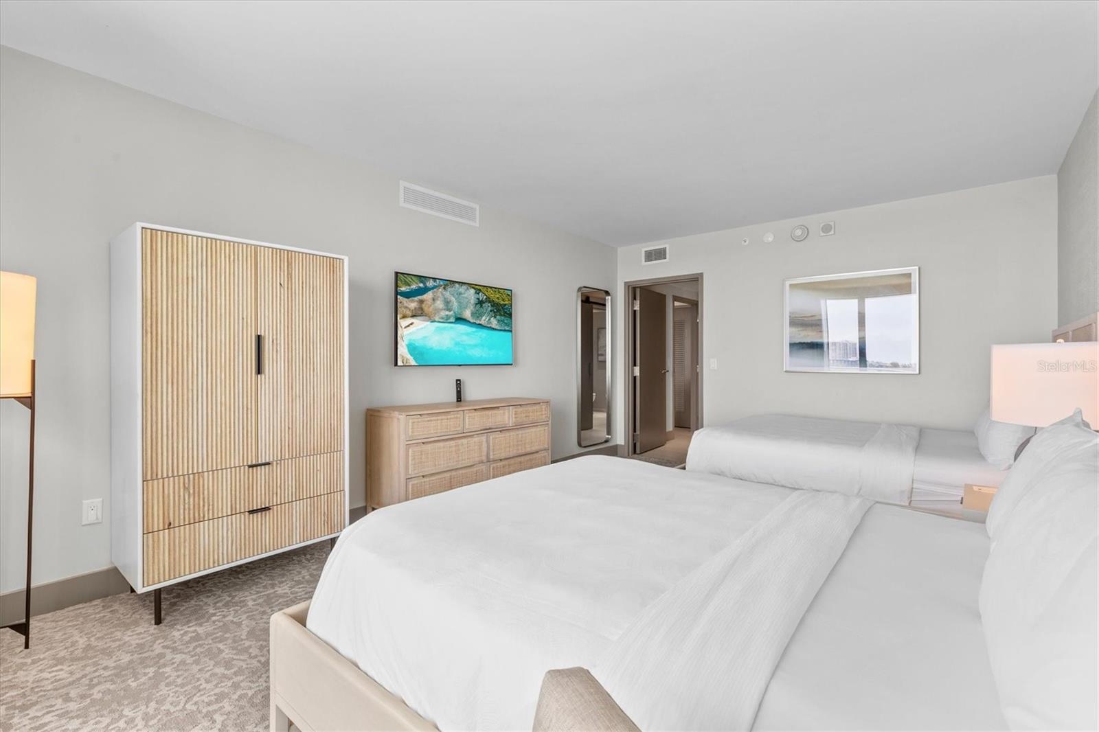 Guest suite with 2 queen beds
