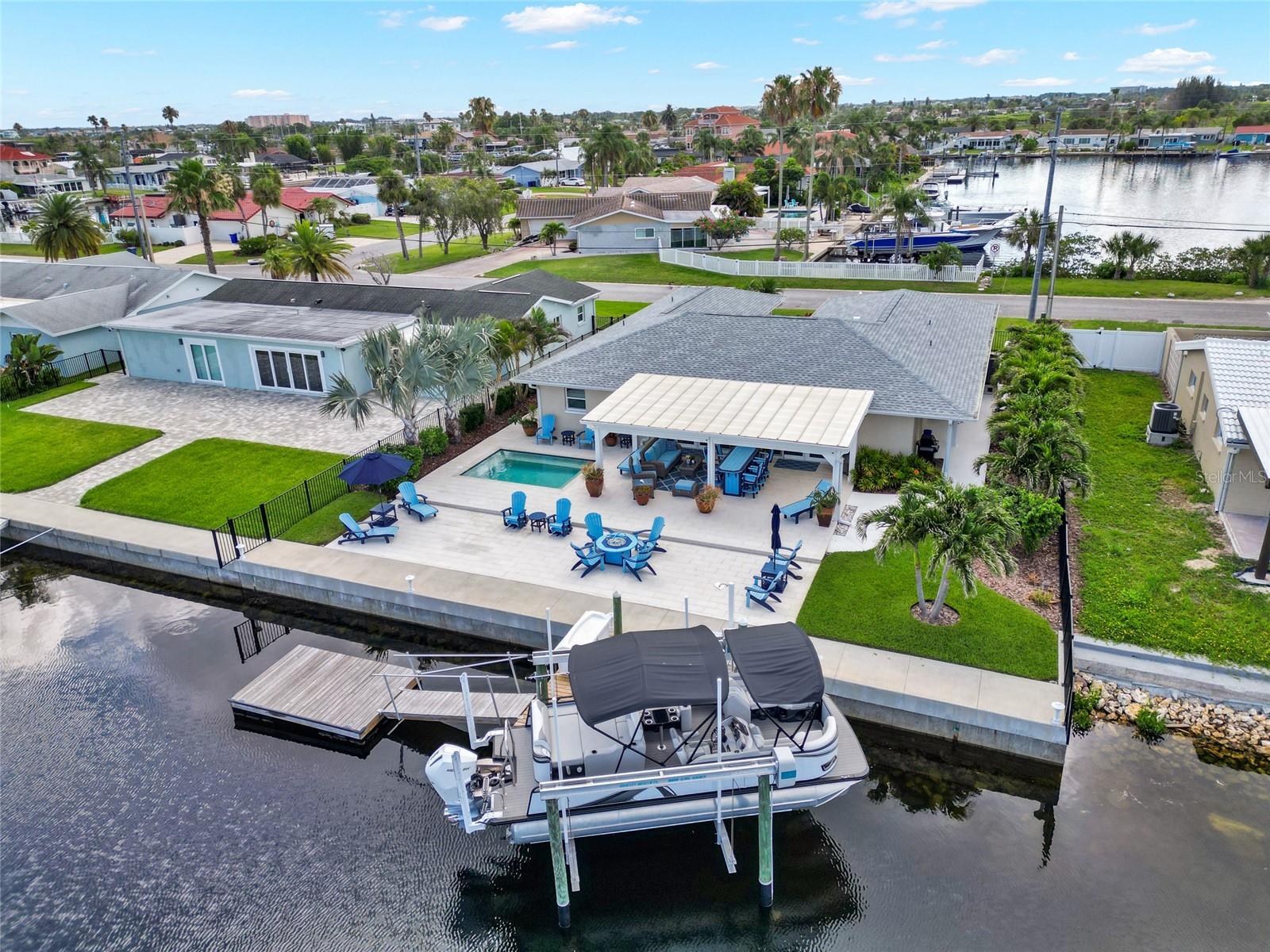 75 FT. SEAWALL.  NEW SEAWALL.  LIFT FLOATING DOCK