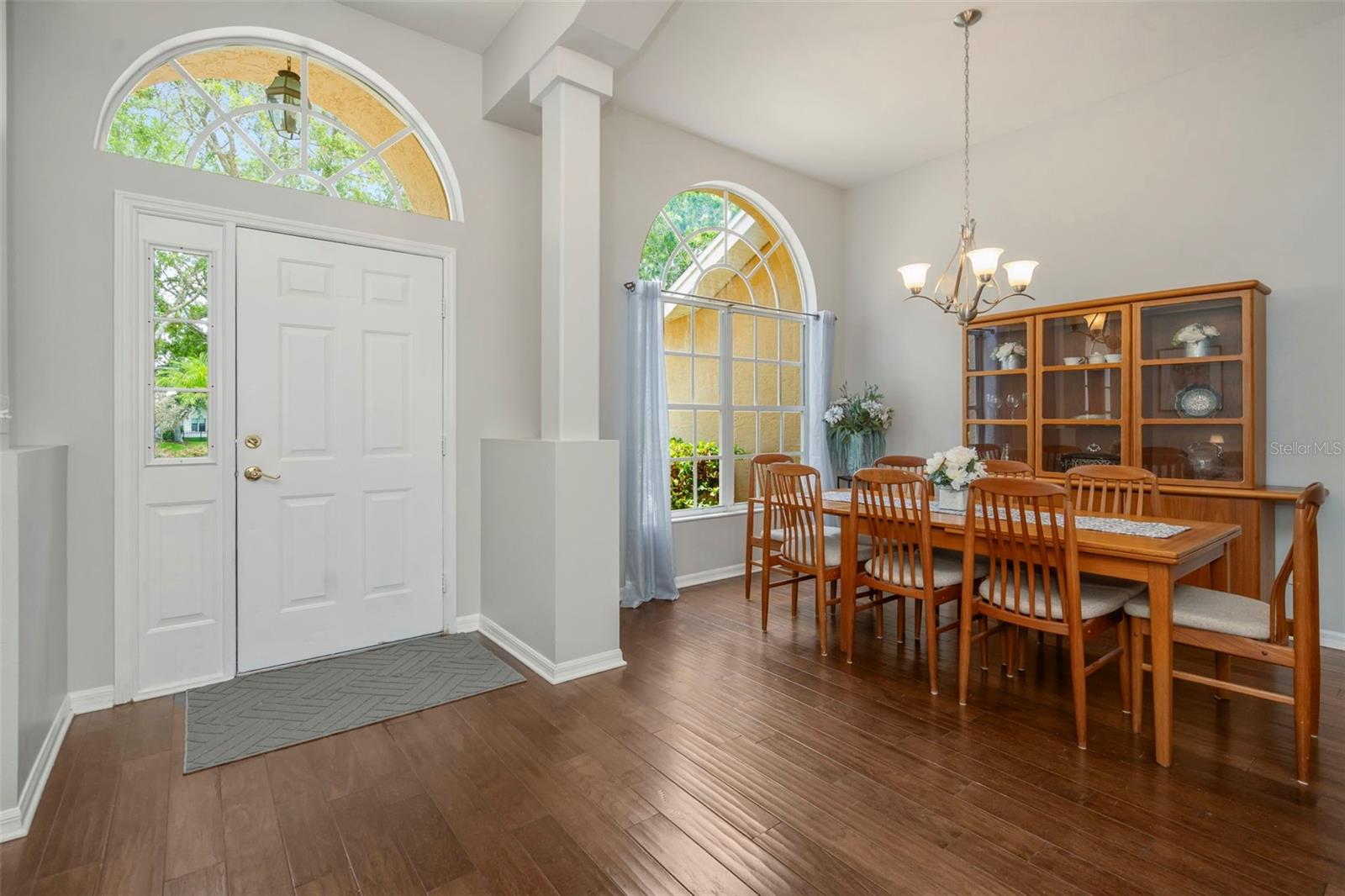 Dining Room/Foyer