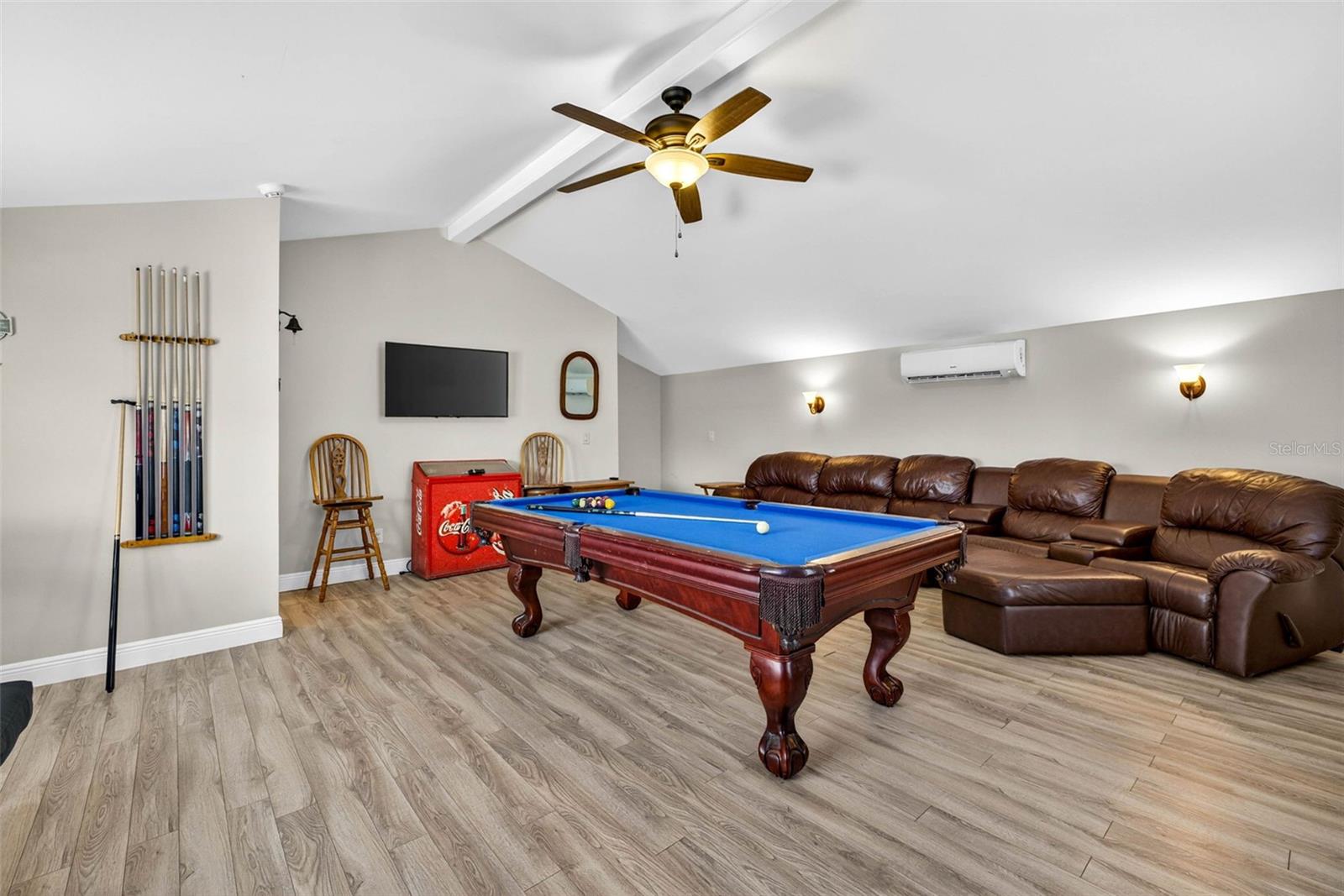 In Law Suite/Loft/Studio/Flex Space Upstairs
