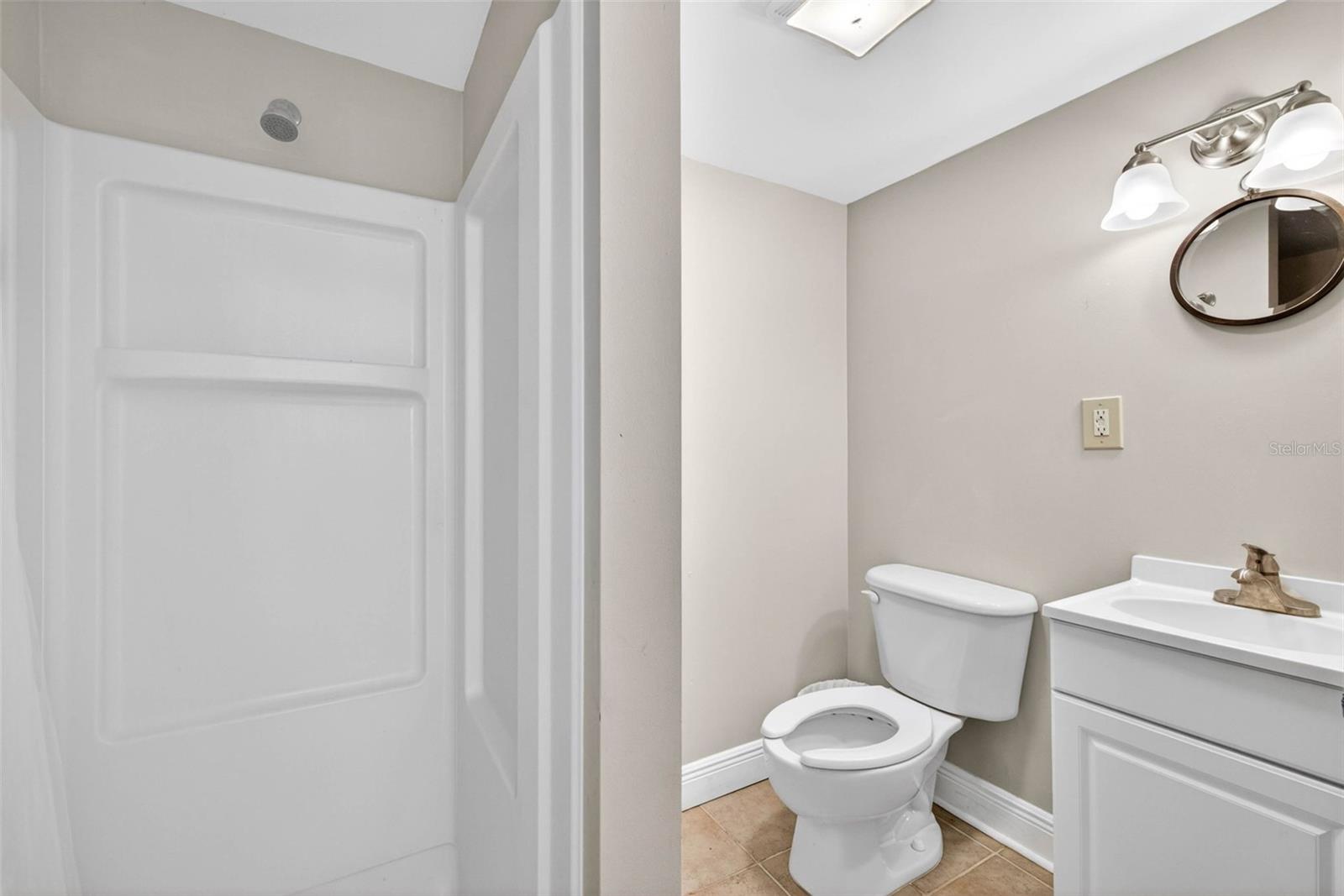 In Law Suite/Loft/Studio/Flex Space Bath Upstairs