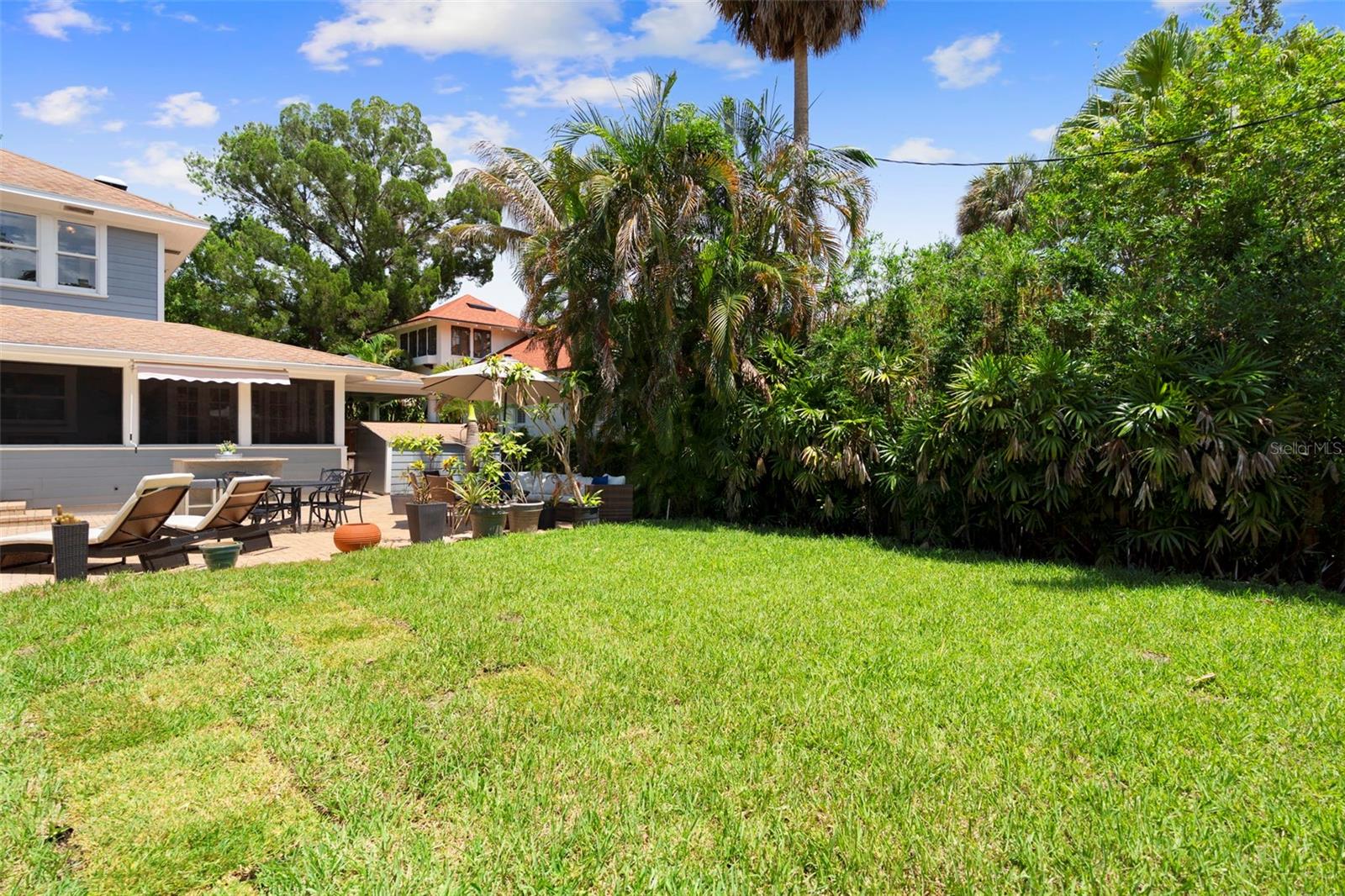 Large Fenced Yard