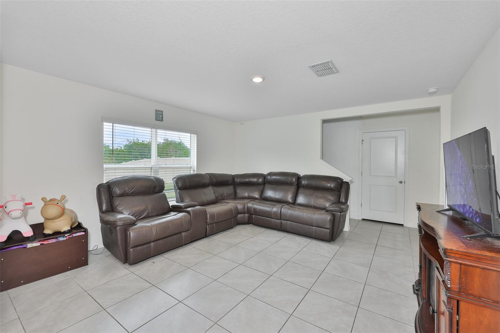 TB8518706