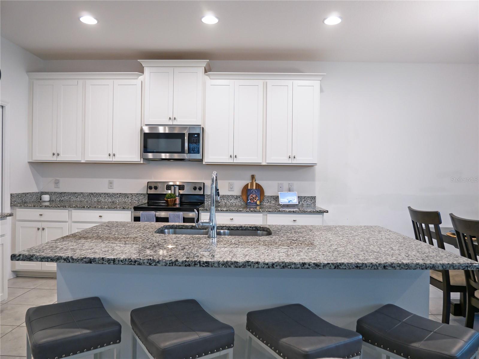 Kitchen & Island