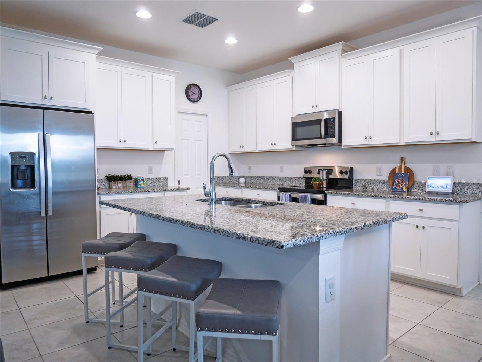 Kitchen & Island