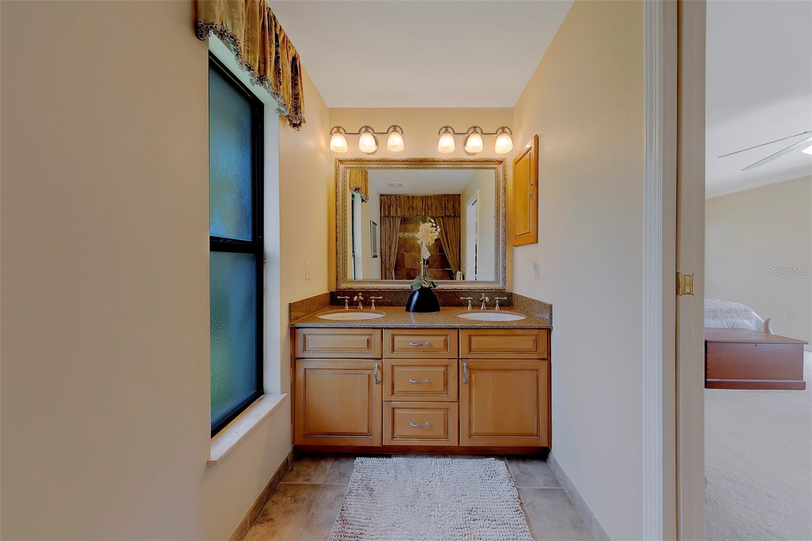 Bathroom 4 vanity