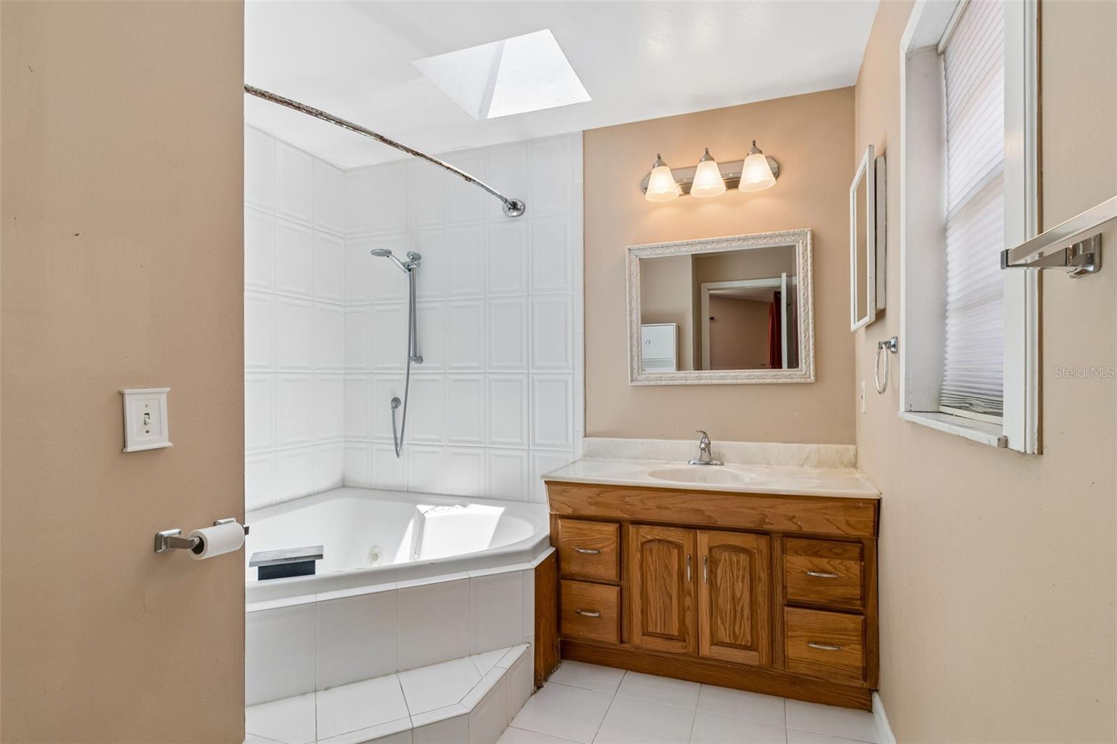 Remodeled primary bath with jetted tub.