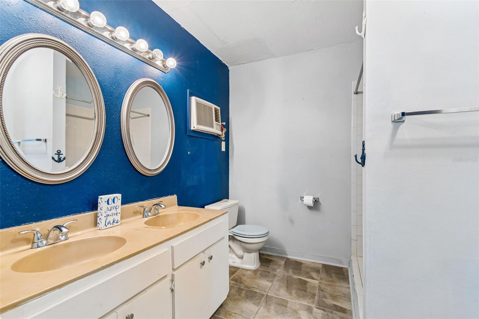 Bonus room full bath. Double sinks. Walk-in shower.