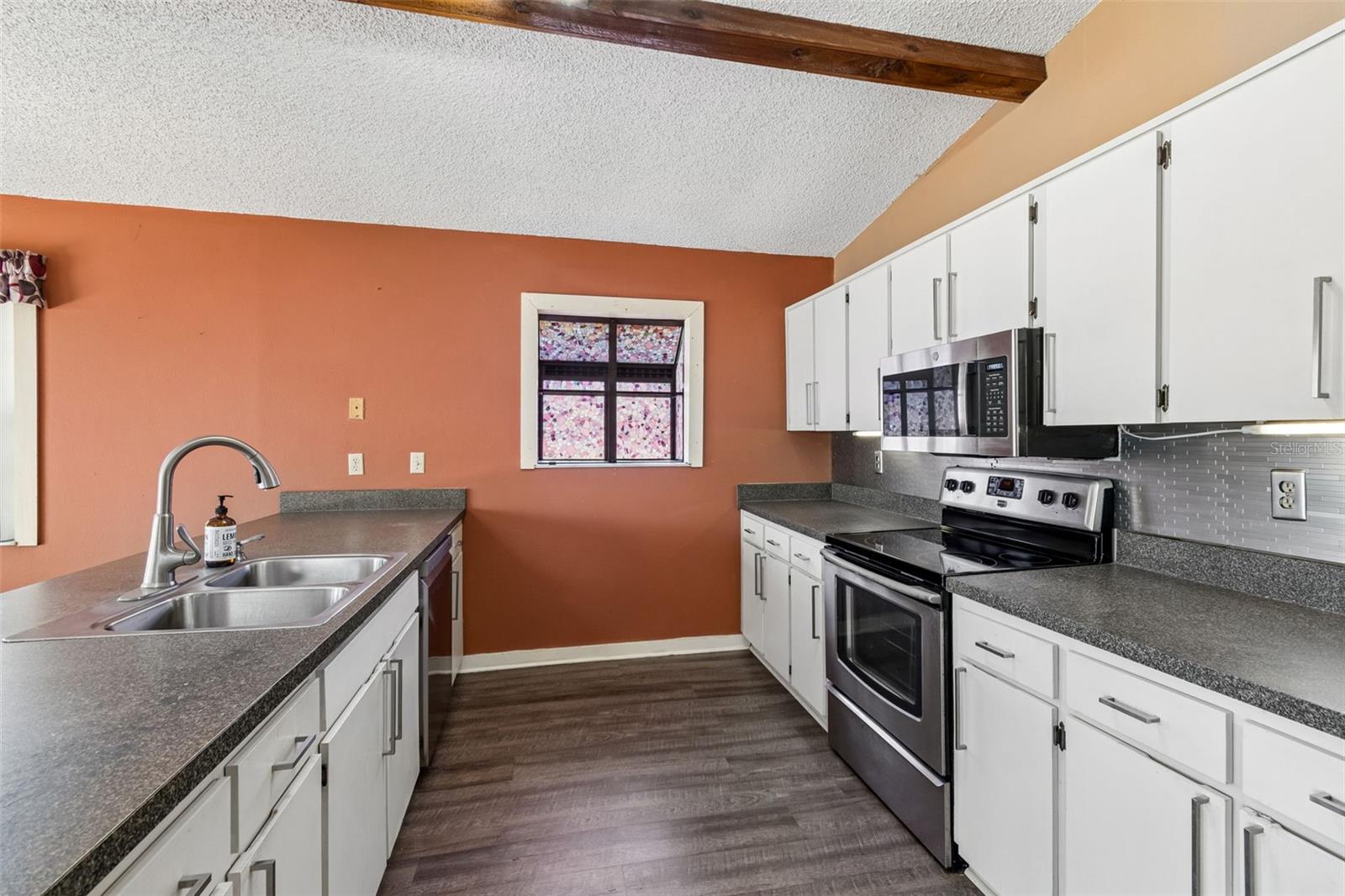 Large kitchen with newer appliances.