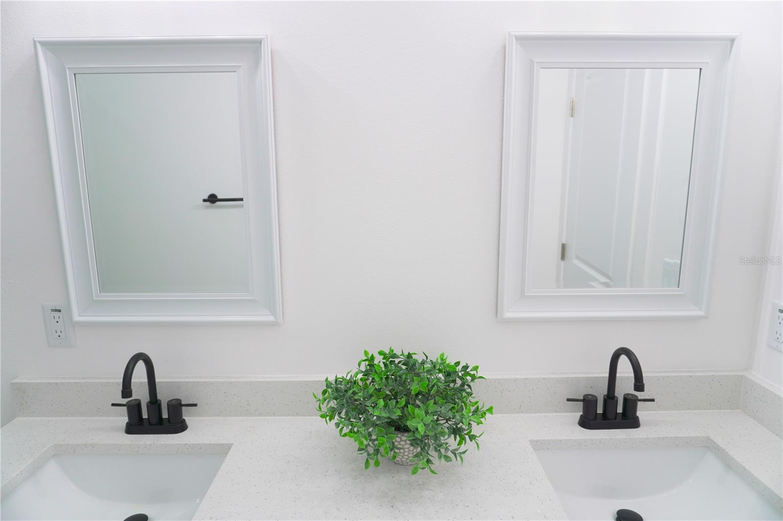 2nf FULL bathroom DUAL sinks!