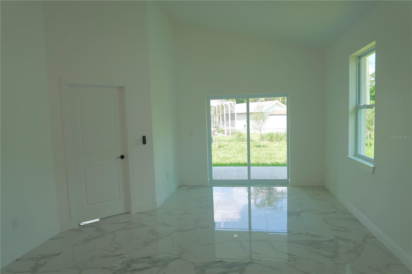 sliding door that lead to back lanai