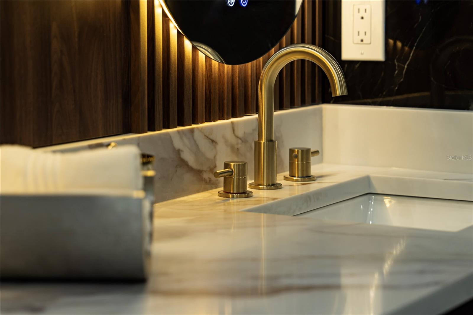 TB8518841