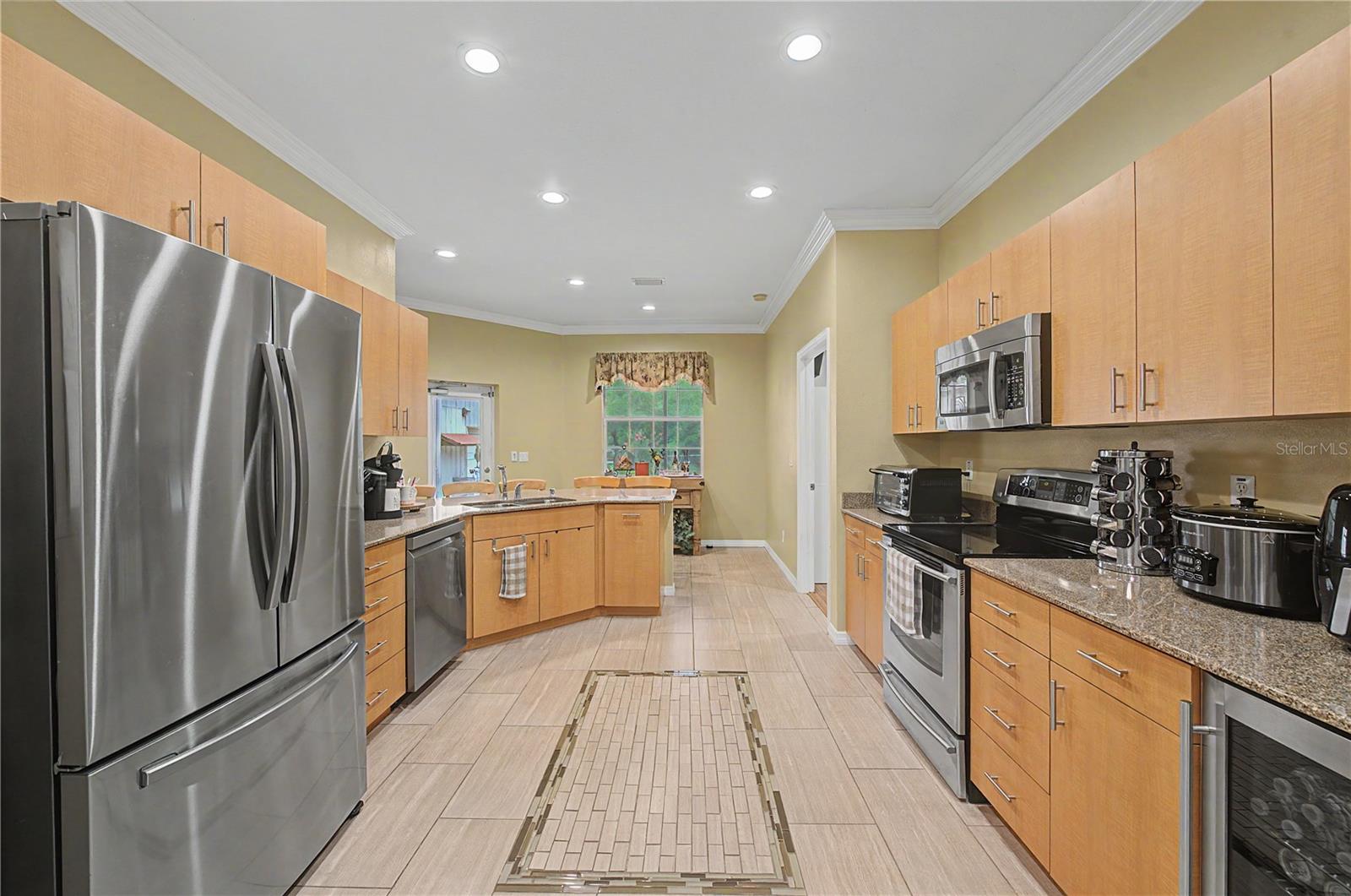 Formal Dining Room, Tile Flooring, Crown molding