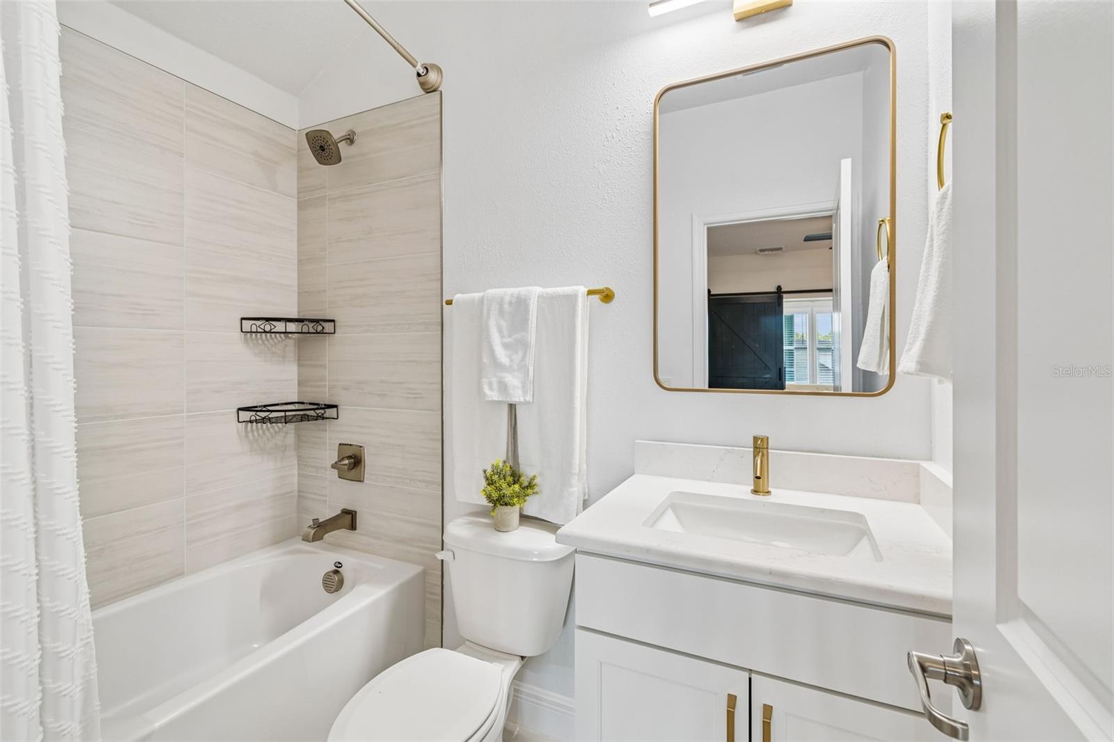 Upstaris Full Bathroom 4