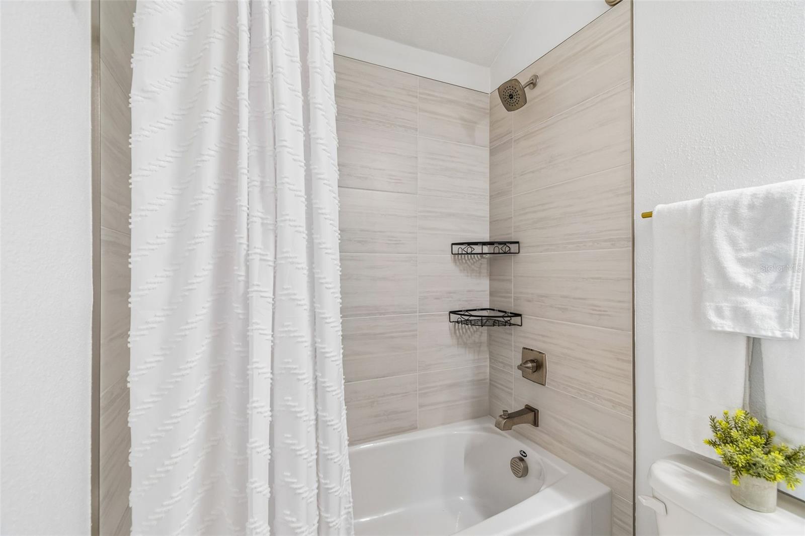 Upstaris Full Bathroom 4