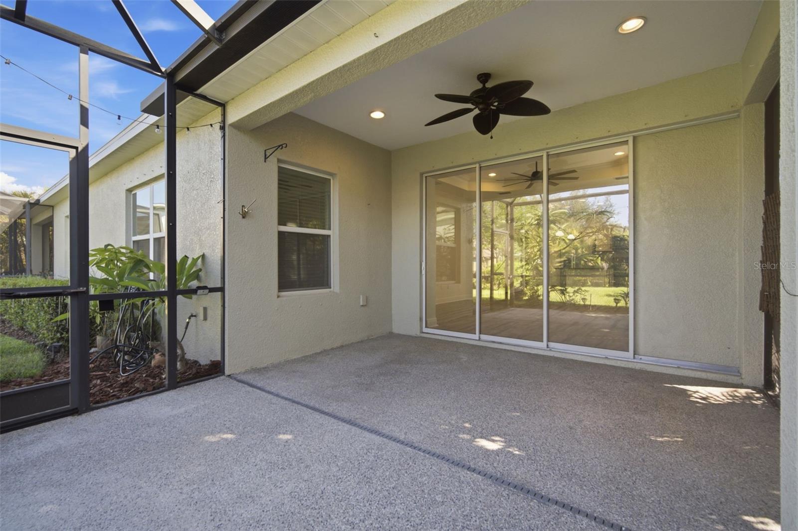 Large screened in lanai
