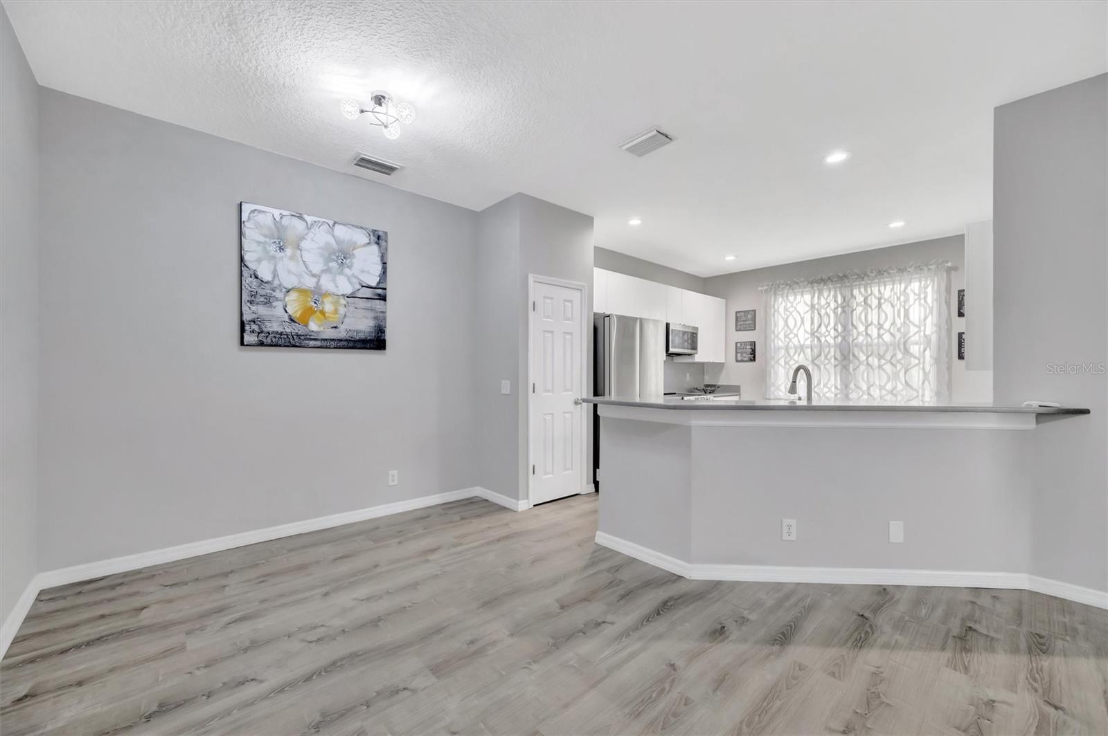 Dining Area/Bar