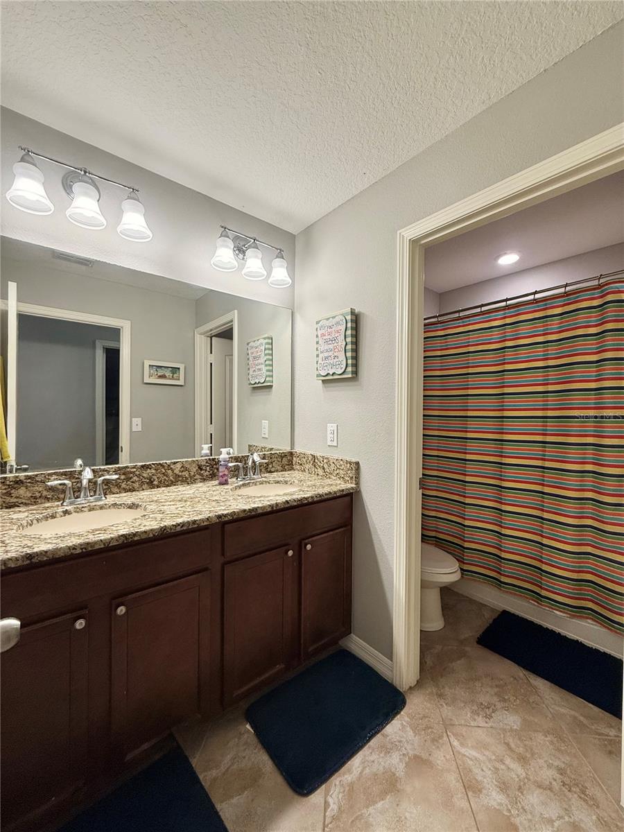 Upstairs full hall bath