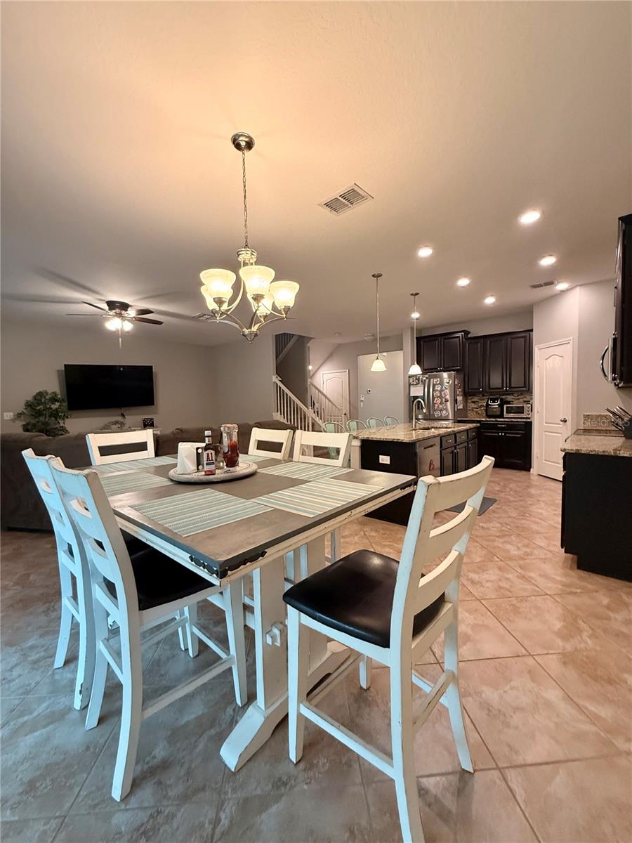 Eat-in kitchen