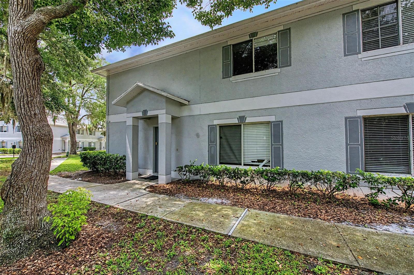 TB8518948
