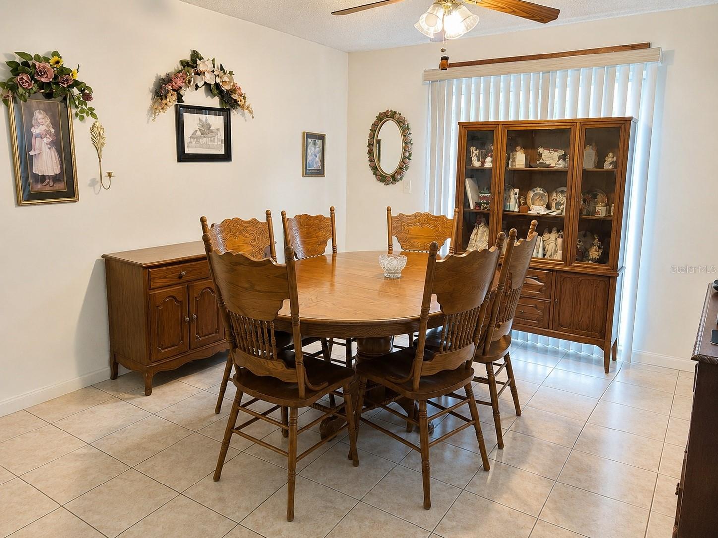 AI Enhanaced Dining Area / Flex space for visualization