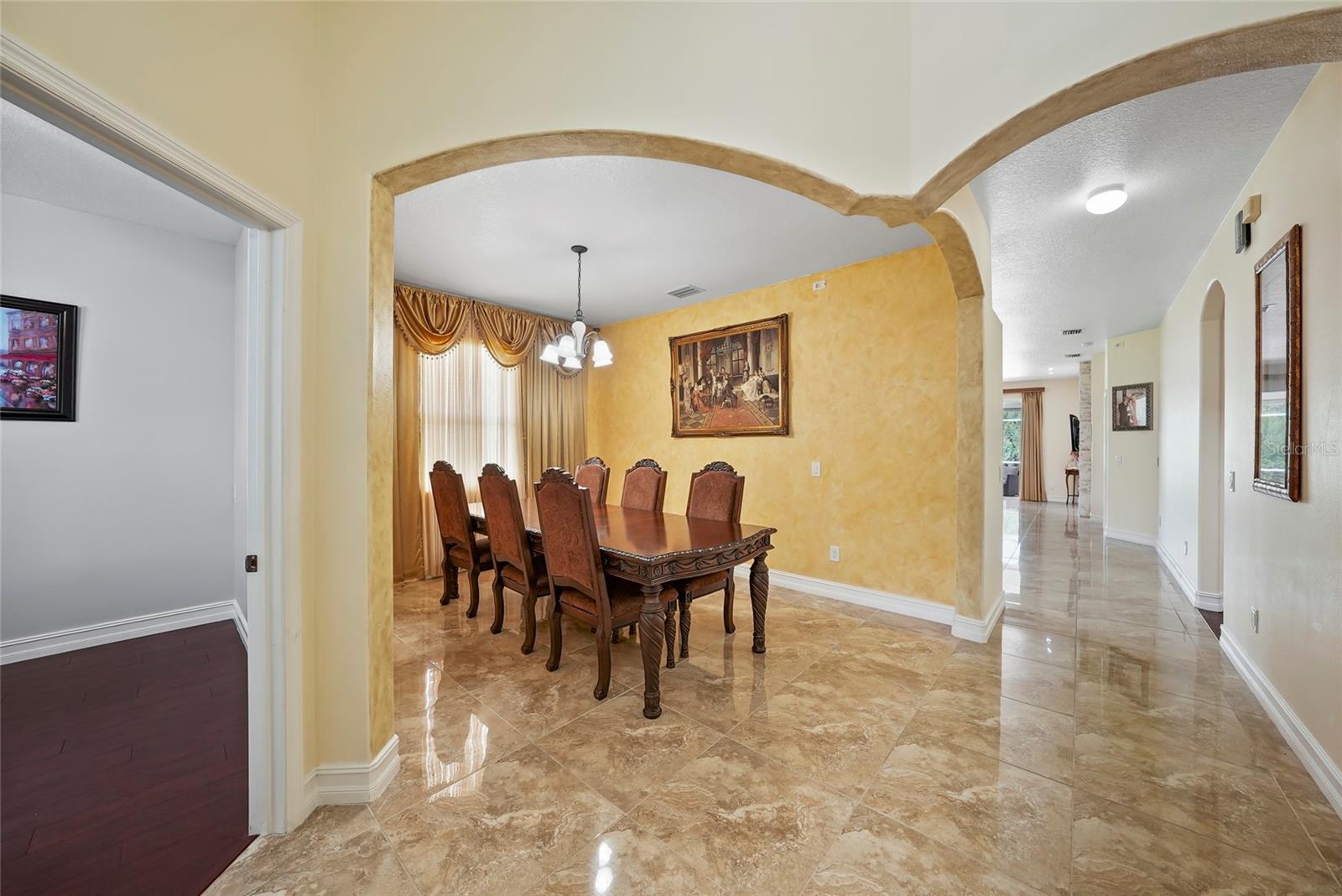 Entrance/Dining