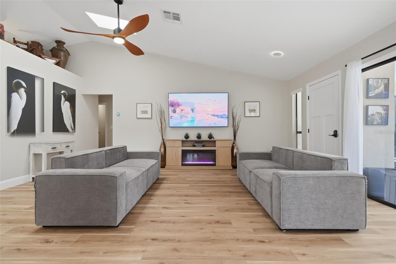 TB8519018