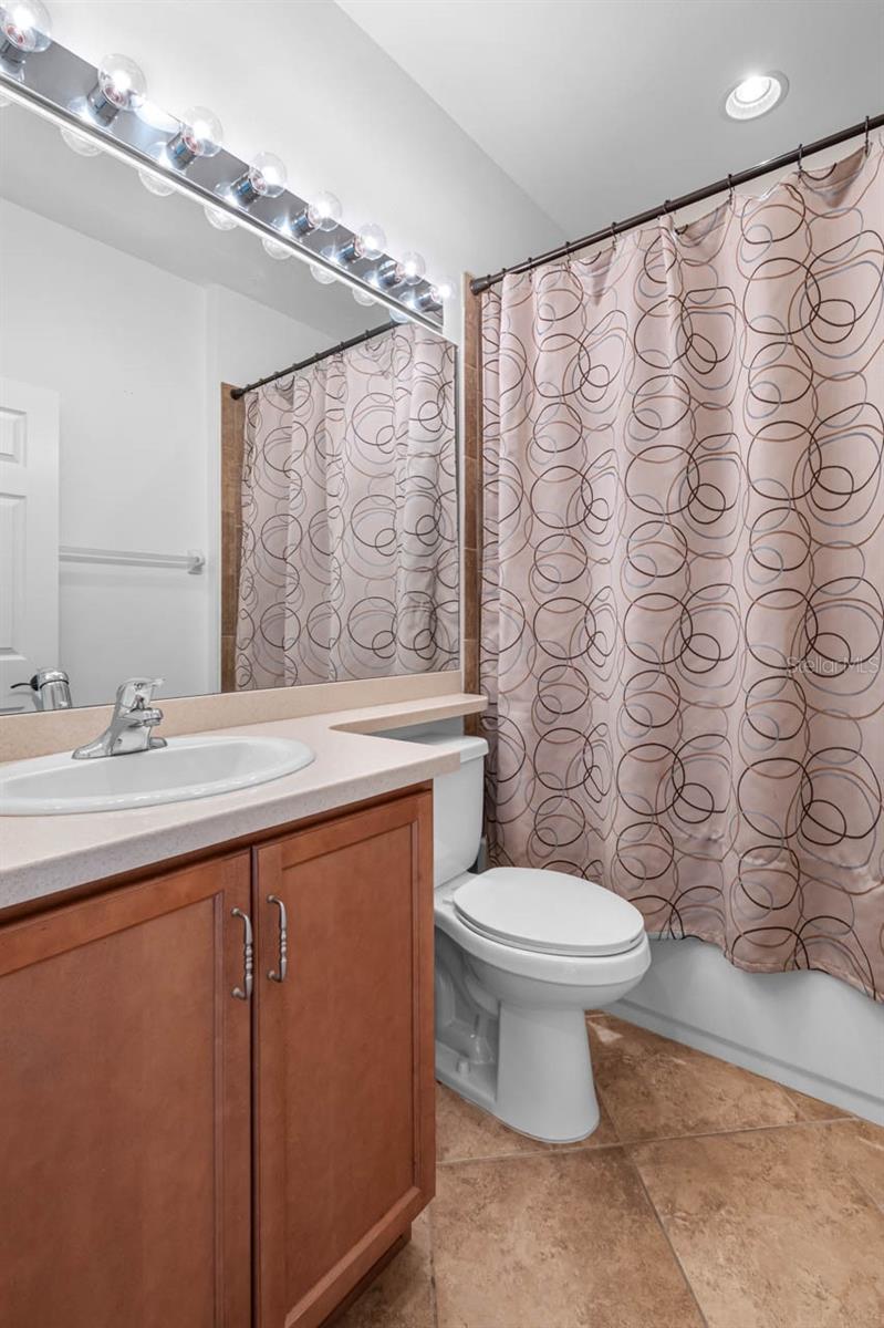 Bathroom II.