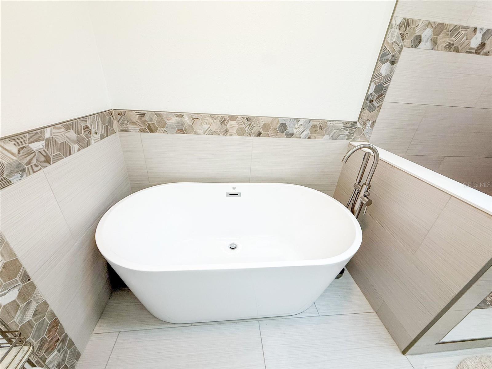 Stylish Stand-Alone Tub