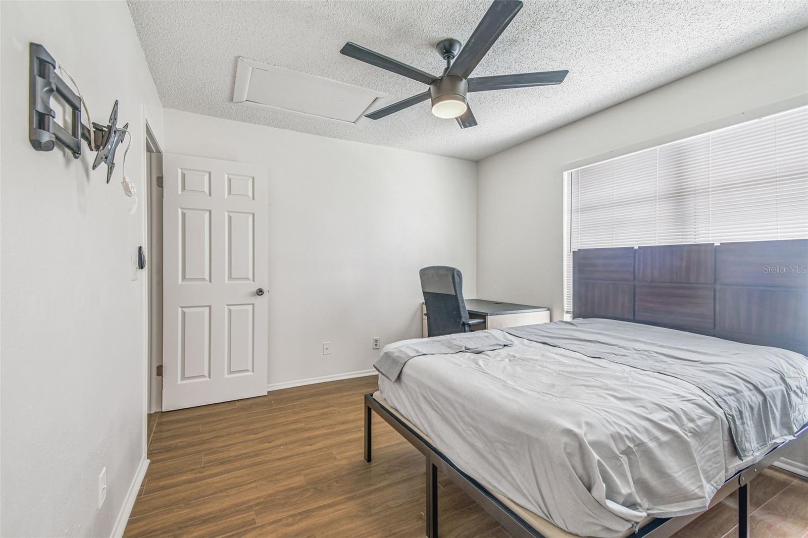 TB8519145