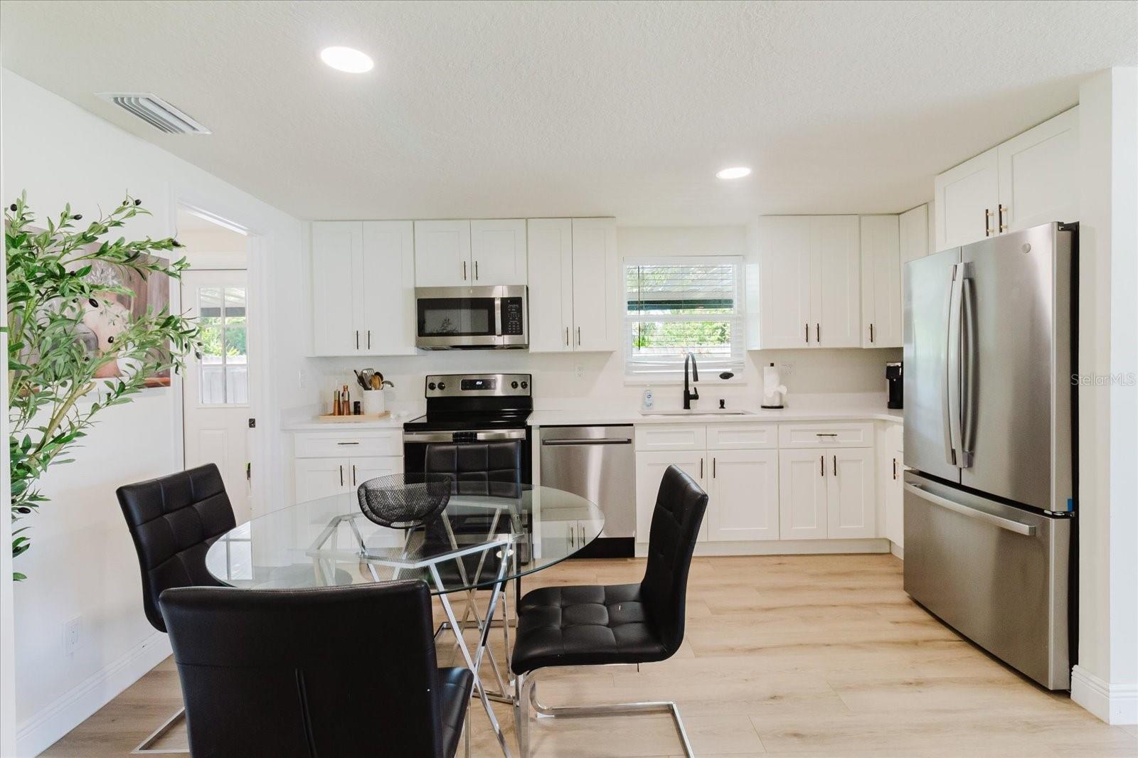 TB8519175