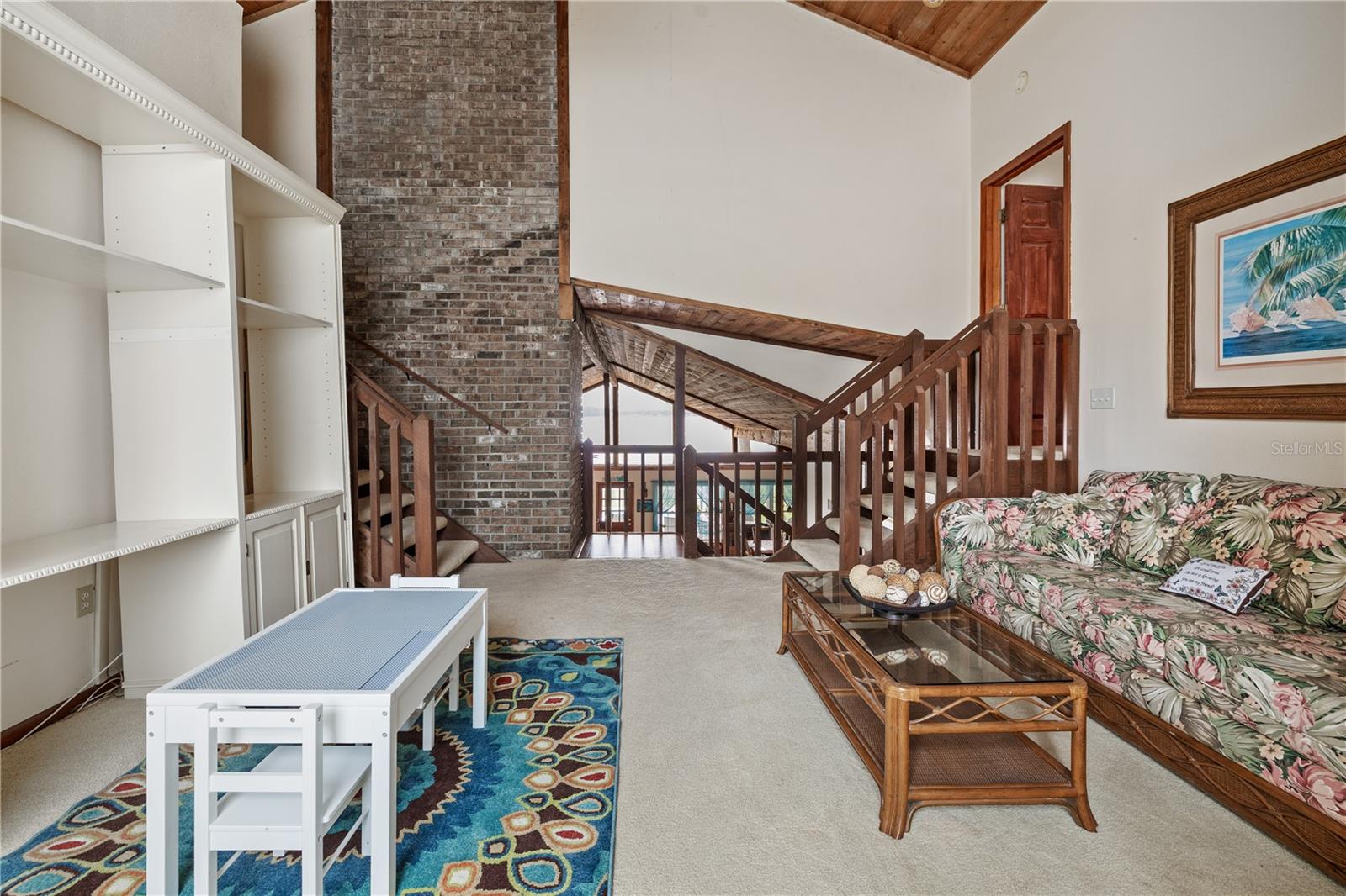 Massive Loft Area - Vaulted Ceilings