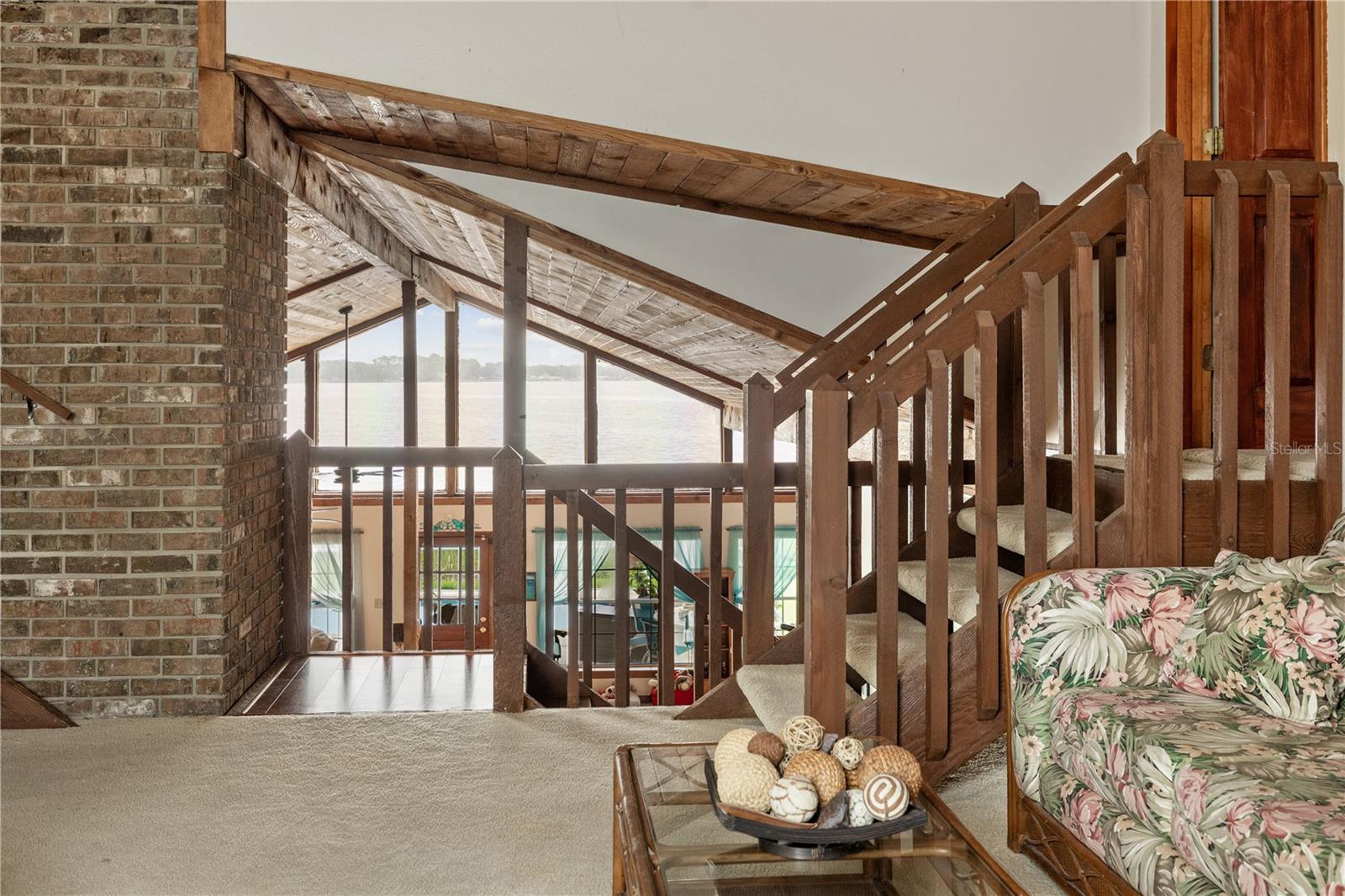 Massive Loft Area - Vaulted Ceilings