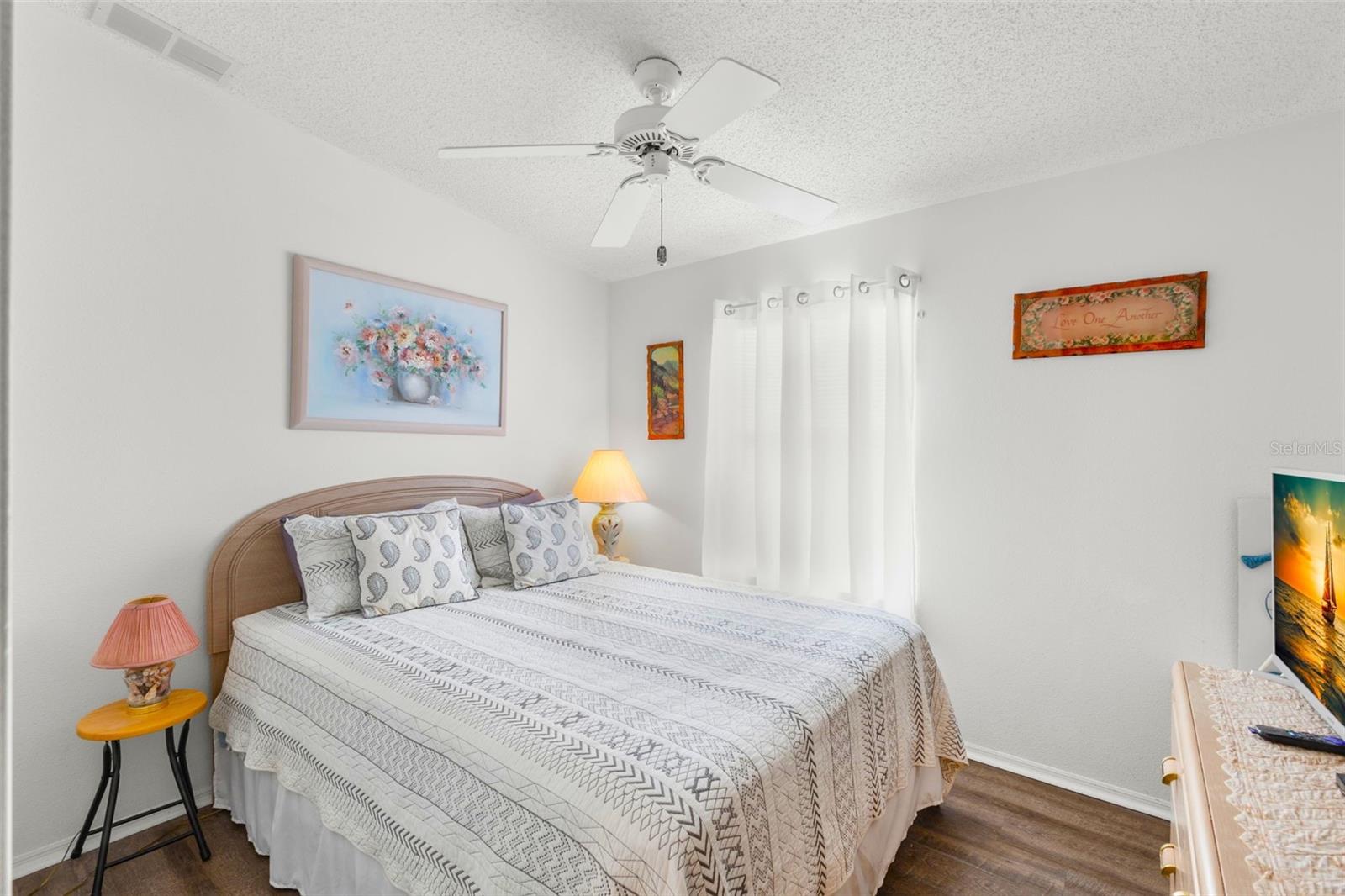 Guest bedroom