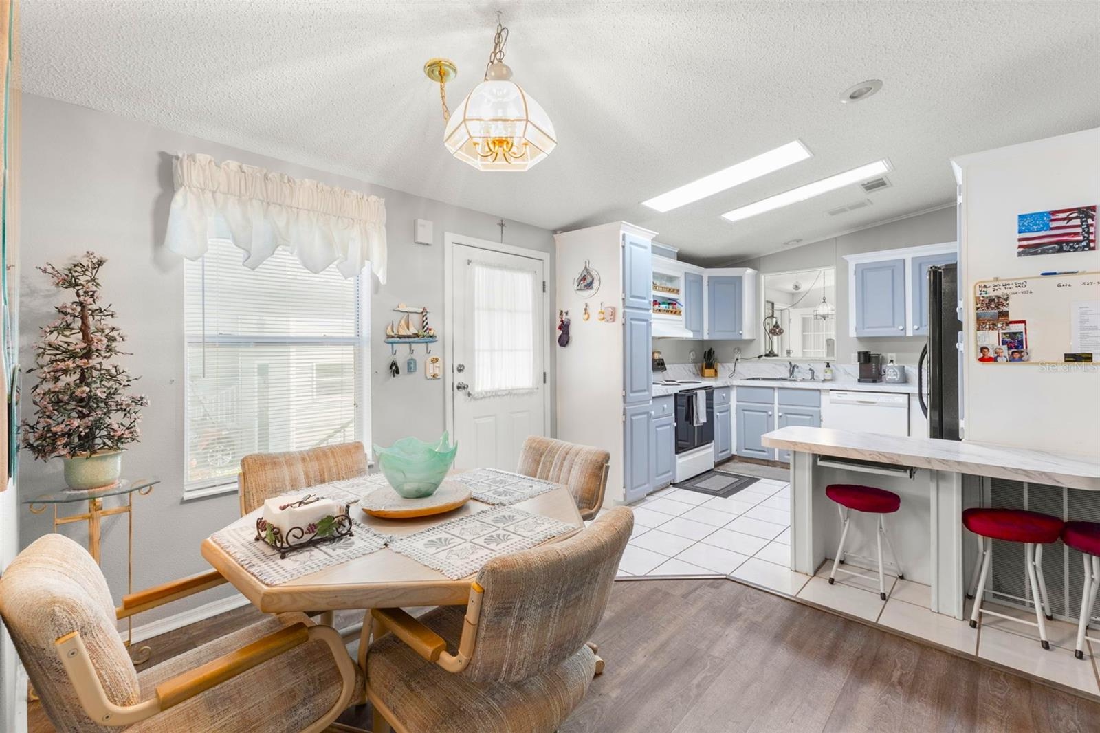 kitchen & dining