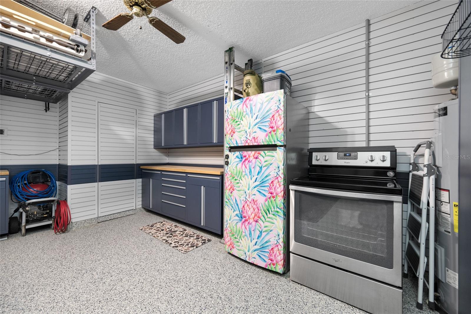 Refrigerator & range in the garage convey