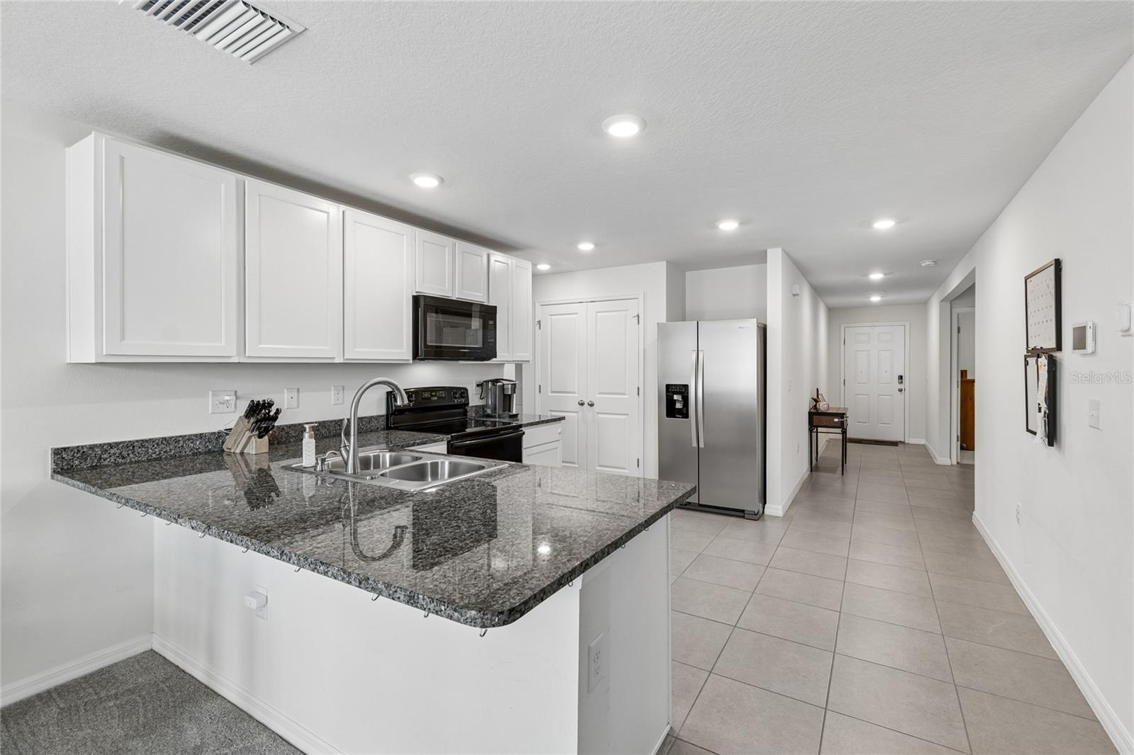Gorgeous kitchen with granite countertops